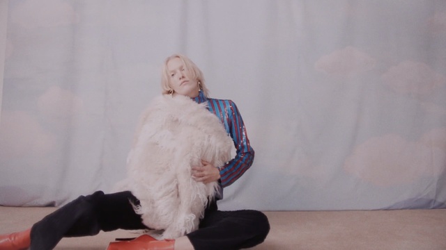 Video Reference: Sitting, Fur, Leg, Knee, Child