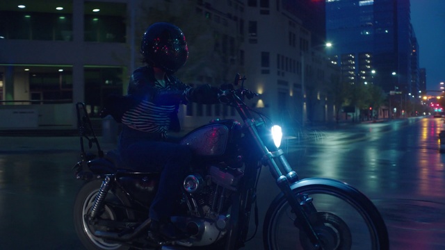 Video Reference: Motorcycle, Automotive lighting, Headlamp, Vehicle, Light, Mode of transport, Night, Lighting, Motorcycling, Darkness