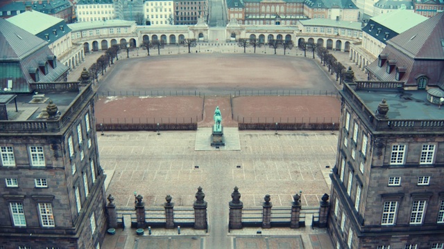 Video Reference: Architecture, Landmark, Building, City, Urban area, Symmetry, Facade, Metropolitan area, Photography, Roof