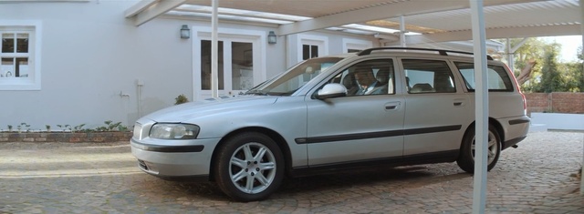 Video Reference: Land vehicle, Vehicle, Car, Luxury vehicle, Automotive design, Volvo v70, Mid-size car, Automotive wheel system, Wheel, Volvo cars