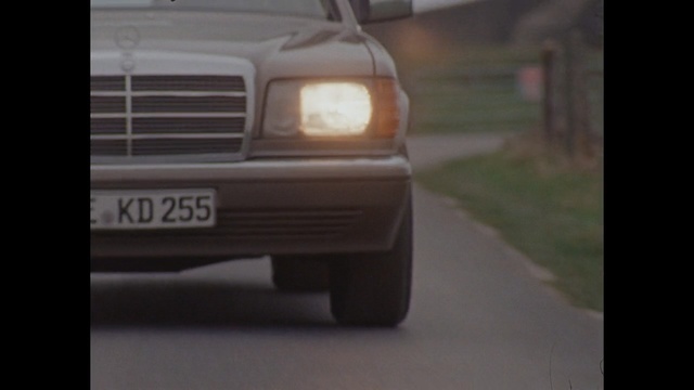 Video Reference: Land vehicle, Vehicle, Car, Luxury vehicle, Mercedes-benz w126, Mercedes-benz w201, Mercedes-benz, Mercedes-benz w124, Mercedes-benz w123, Classic car