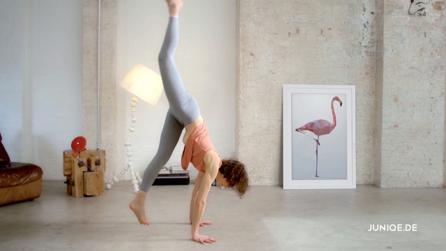 Video Reference: Shoulder, Leg, Physical fitness, Athletic dance move, Arm, Joint, Performance art, Performance, Human body, Dance, Person