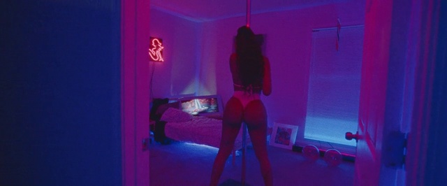 Video Reference: Light, Violet, Pole dance, Magenta, Room, Performance, Dance, Performing arts, Screenshot, Event