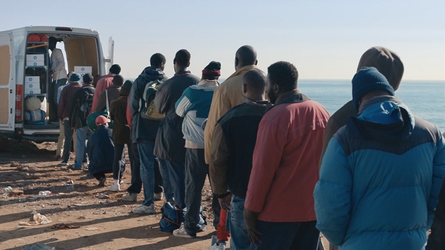 Video Reference: water, vehicle, tourism, crowd, sea, vacation, travel, recreation, fun, passenger, Person