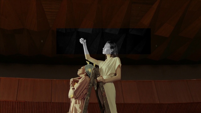 Video Reference: Performance, Performing arts, Performance art, Event, Human body, Stage, Dance, Hand, Drama, Scene