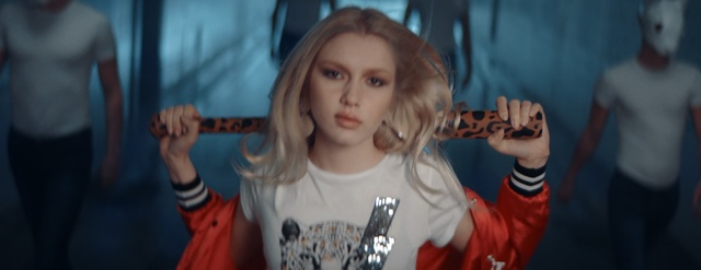 Video Reference: Hair, Face, Blond, Long hair, Hand, Photography, Finger, Gesture, Jaw, Flesh