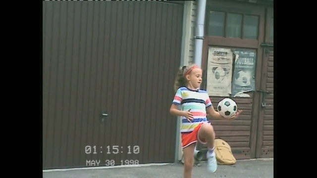 Video Reference: Shoulder, Joint, Standing, Leg, Human leg, Arm, Human body, Knee, Thigh, Muscle