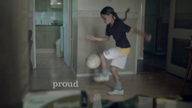 Video Reference: Shoulder, Leg, Standing, Freestyle football, Joint, Arm, Thigh, Human leg, Fun, Knee