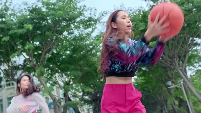 Video Reference: Pink, Fun, Ball, Abdomen, Leisure, Magenta, Photo shoot, Exercise, Exercise equipment