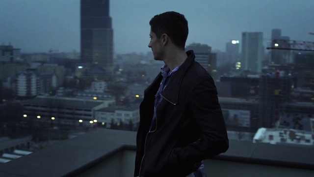 Video Reference: Urban area, Atmospheric phenomenon, Snapshot, Standing, City, Black hair, Metropolitan area, Photography, Cityscape, White-collar worker