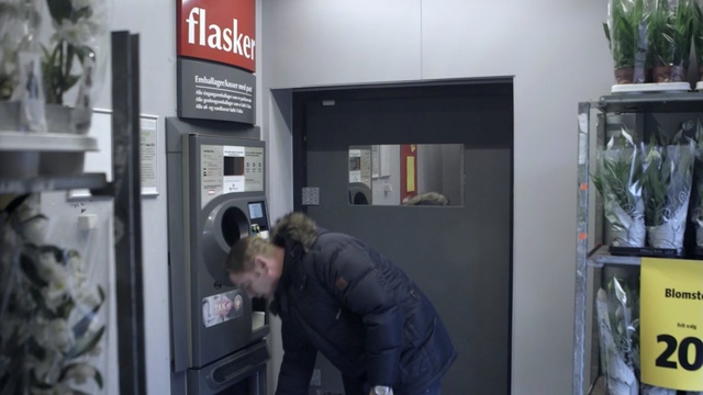 Video Reference: electronic device, product, Person