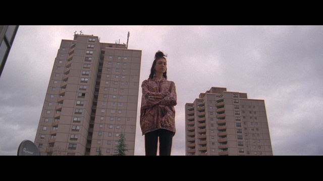 Video Reference: landmark, skyscraper, building, monument, statue, sky, daytime, urban area, metropolis, sculpture