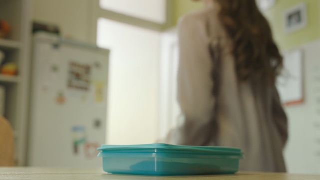 Video Reference: Green, Room, Hand