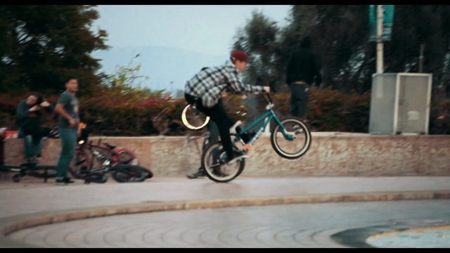 Video Reference: cycle sport, bicycle, road bicycle, freestyle bmx, mountain bike, bicycle motocross, bmx bike, flatland bmx, extreme sport, freeride, Person