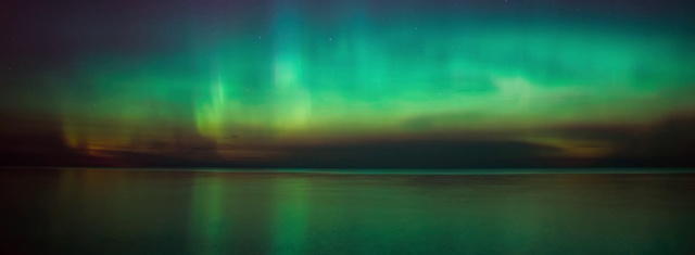 Video Reference: Aurora, Sky, Nature, Horizon, Green, Atmosphere, Daytime, Light, Reflection, Atmospheric phenomenon