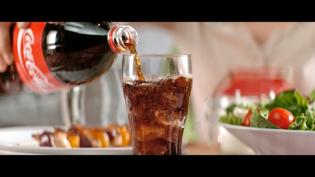 Video Reference: Drink, Cola, Cuba libre, Food, Alcoholic beverage, Soft drink, Cocktail, Diet soda, Coca-cola, Distilled beverage