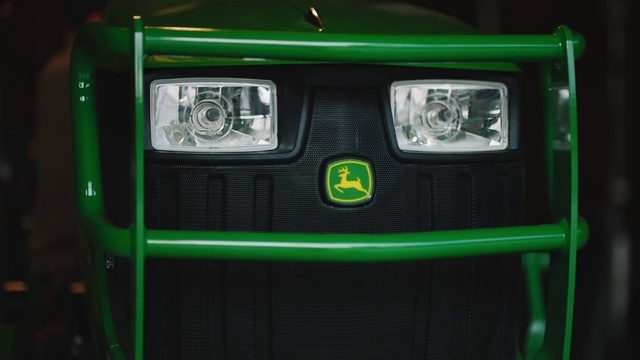 Video Reference: Green, Light, Vehicle, Car, Automotive lighting, Automotive exterior, Technology, Auto part, Headlamp, Machine