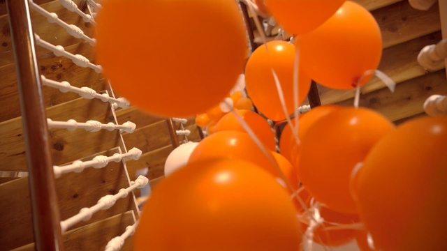 Video Reference: orange, balloon, orange, vegetarian food, local food, persimmon, fruit