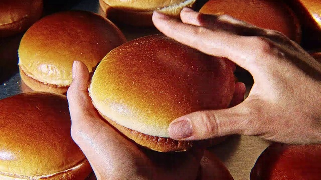 Video Reference: Food, Bun, Bread, Bread roll, Cuisine, Baked goods, Cheeseburger, Pandesal, Dish, Produce