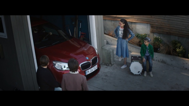 Video Reference: Land vehicle, Vehicle, Car, Automotive design, Luxury vehicle, Snapshot, Executive car, Mid-size car