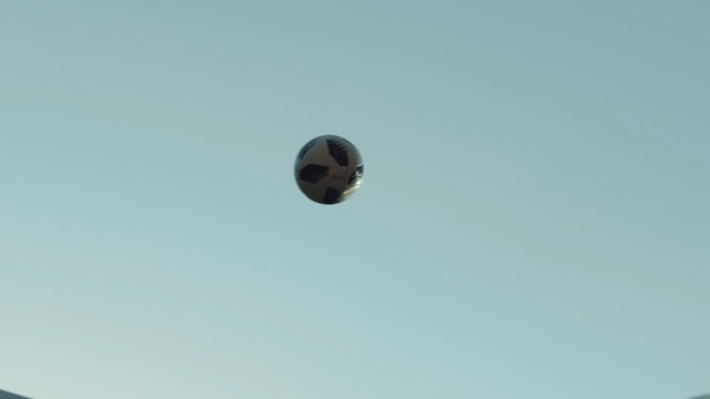 Video Reference: sky, hot air balloon, daytime, hot air ballooning
