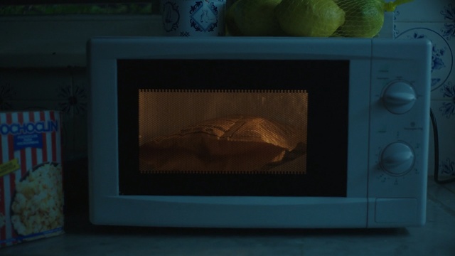 Video Reference: Microwave oven, Kitchen appliance, Technology, Electronic device, Oven, Home appliance, Room, Gadget, Screen, Television