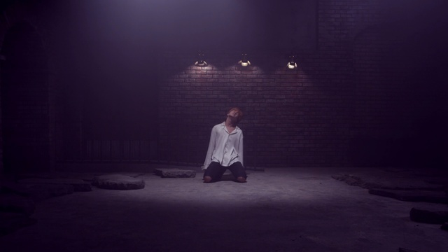 Video Reference: photograph, darkness, atmosphere, light, photography, night, scene, performance, stage, sky