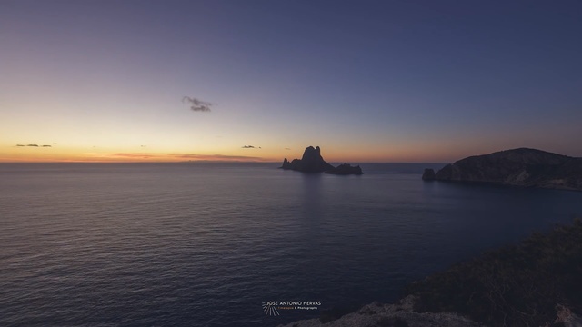 Video Reference: sky, sea, horizon, coastal and oceanic landforms, calm, sunset, ocean, coast, dawn, sunrise