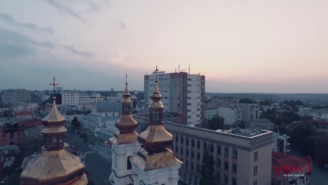 Video Reference: Metropolitan area, City, Sky, Metropolis, Cityscape, Landmark, Urban area, Human settlement, Skyline, Skyscraper