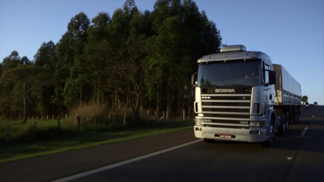 Video Reference: Land vehicle, Transport, Vehicle, Mode of transport, trailer truck, Truck, Commercial vehicle, Freight transport, Motor vehicle, Asphalt