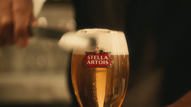 Video Reference: Beer glass, Drink, Beer, Alcoholic beverage, Alcohol, Lager, Pint, Champagne stemware, Wheat beer, Pint glass