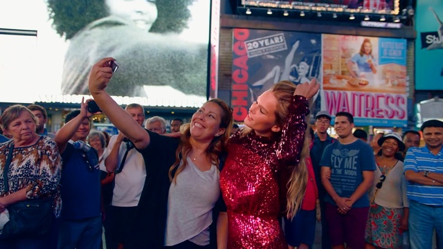 Video Reference: People, Event, Crowd, Fun, Tourism, Leisure, World, Performance, Person
