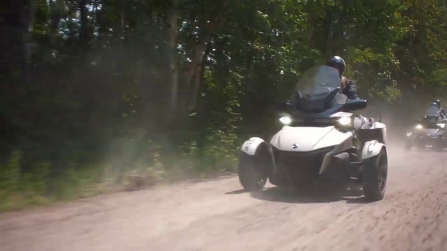 Video Reference: Land vehicle, Vehicle, All-terrain vehicle, Mode of transport, Motorcycle, Helmet, Personal protective equipment, Automotive wheel system, Car, Automotive tire