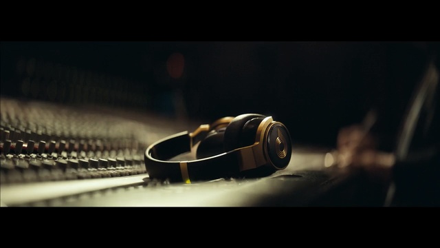 Video Reference: Still life photography, Photograph, Black, Darkness, Fashion accessory, Macro photography, Brown, Photography, Jewellery, Close-up