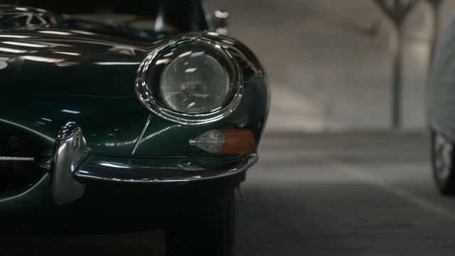 Video Reference: Vehicle, Car, Headlamp, Automotive lighting, Motor vehicle, Classic car, Automotive exterior, Auto part, Vintage car, Bumper