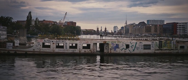 Video Reference: Water transportation, City, Waterway, Skyline, Water, River, Human settlement, Cityscape, Sky, Metropolitan area