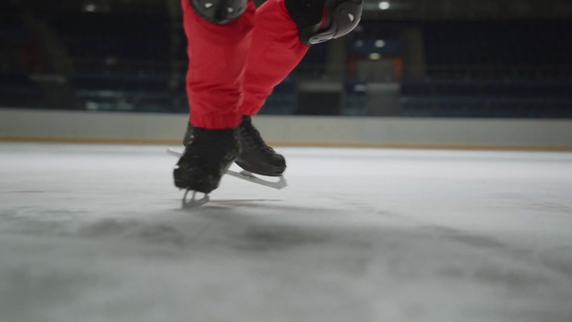 Video Reference: Figure skate, Ice skating, Ice rink, Ice skate, Skating, Sports equipment, Recreation, Figure skating, Sports, Footwear