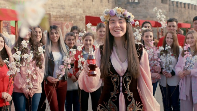 Video Reference: Event, Fashion, Tradition, Fun, Middle ages, Crowd, Fashion accessory, Flower, Tourism, Headpiece