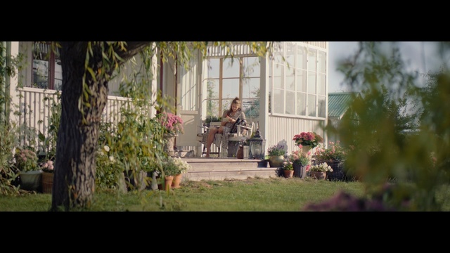 Video Reference: photograph, nature, plant, tree, backyard, flower, photography, grass, garden, outdoor structure