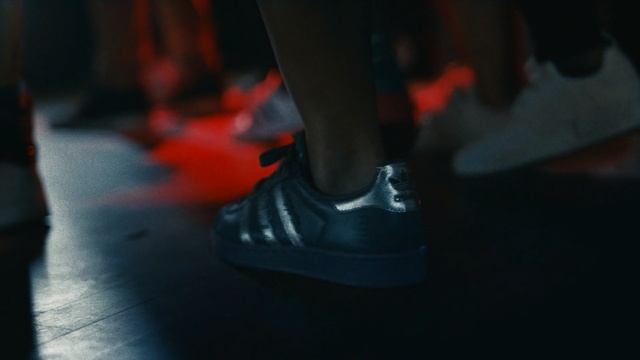 Video Reference: Footwear, Shoe, Light, Carmine, Human leg, Leg, Ankle, Sneakers, Person
