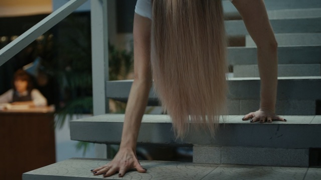 Video Reference: Hair, Leg, Human leg, Long hair, Barefoot, Hand, Human body, Foot, Window, Floor