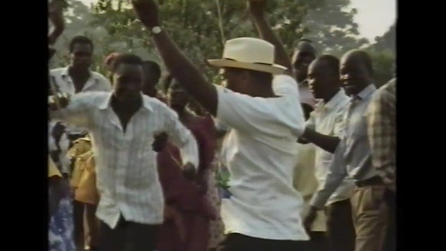 Video Reference: people, crowd, mammal, social group, vertebrate, mode of transport, youth, event, interaction, fun