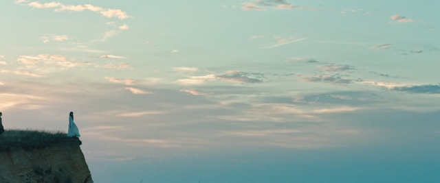 Video Reference: sky, cloud, horizon, daytime, atmosphere, morning, calm, evening, dawn, meteorological phenomenon