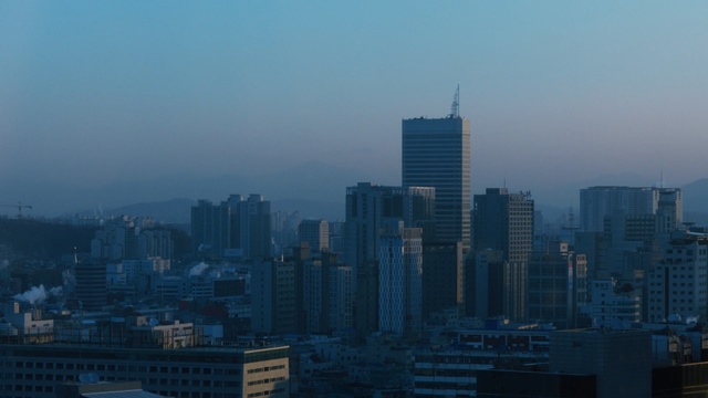 Video Reference: Metropolitan area, City, Metropolis, Cityscape, Urban area, Skyscraper, Daytime, Skyline, Sky, Tower block, Person