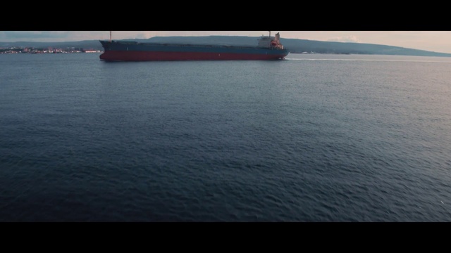 Video Reference: Water, Sea, Horizon, Waterway, Vehicle, Calm, Boat, Bulk carrier, Watercraft, Ocean