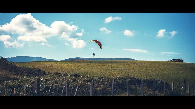 Video Reference: Parachute, Parachuting, Paragliding, Air sports, Sky, Nature, Cloud, Horizon, Natural environment, Extreme sport