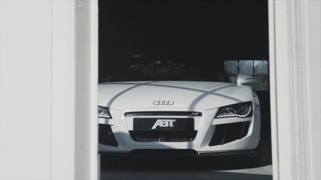 Video Reference: Land vehicle, Vehicle, Automotive design, Audi, White, Car, Sports car, Audi r8, Automotive lighting, Supercar
