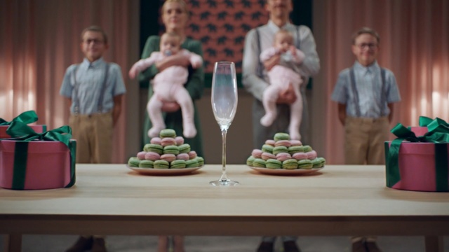 Video Reference: Icing, Food, Cake decorating, Buttercream, Dessert, Torte, Sugar paste, Cake, Baked goods, Performance