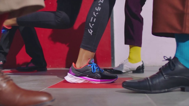 Video Reference: Footwear, Shoe, Pink, Leg, Human leg, Ankle, Joint, Outdoor shoe, Nike free, Calf