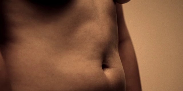 Video Reference: Skin, Shoulder, Abdomen, Arm, Chest, Trunk, Muscle, Close-up, Joint, Male